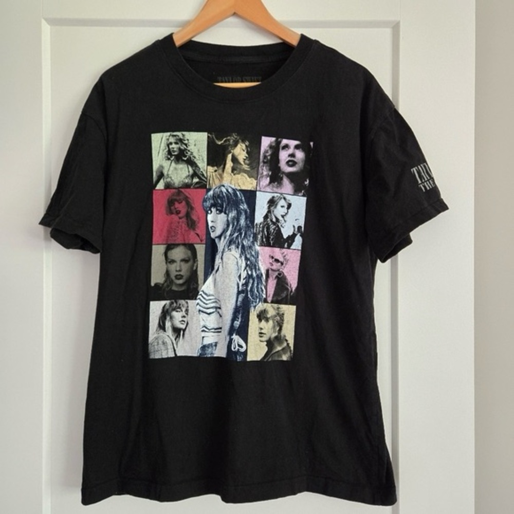 Taylor Swift Womens Large Black The Eras Tour T-Shirt  Preloved Condition